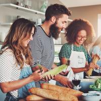 CHI MANGIA DA SOLO SI STROZZA!